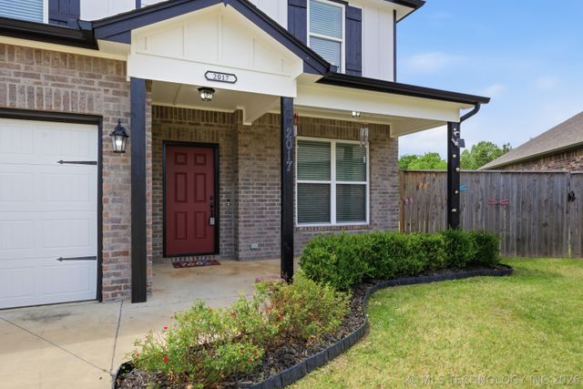 2017 W Fredericksburg Court, Broken Arrow, OK 74011