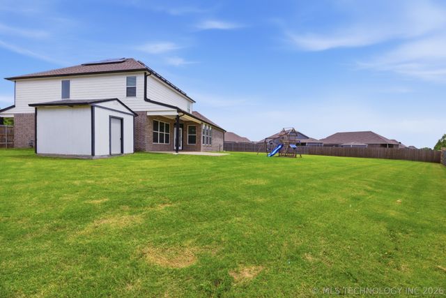 2017 W Fredericksburg Court, Broken Arrow, OK 74011