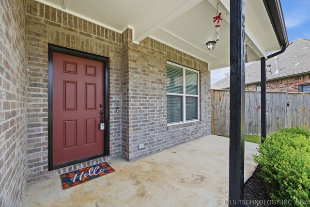 2017 W Fredericksburg Court, Broken Arrow, OK 74011
