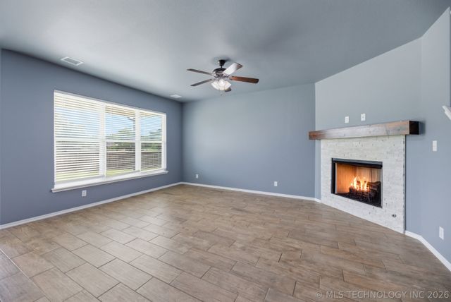 2017 W Fredericksburg Court, Broken Arrow, OK 74011