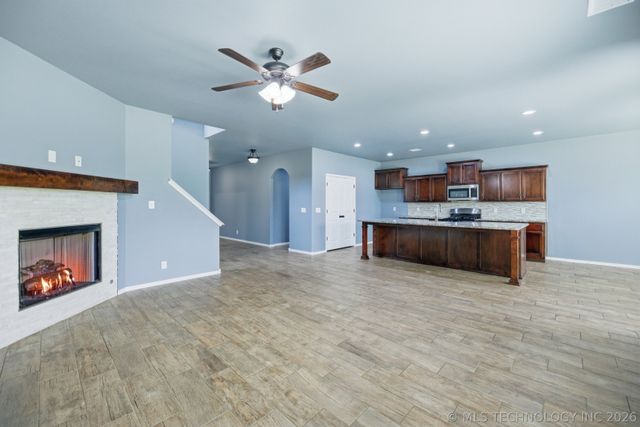 2017 W Fredericksburg Court, Broken Arrow, OK 74011
