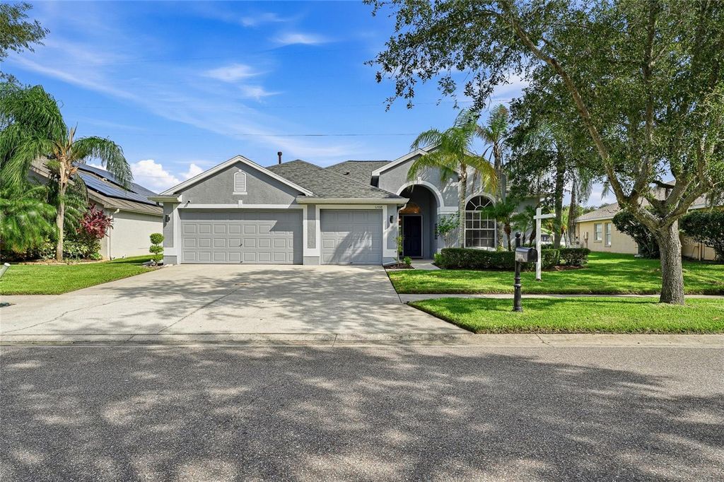 Image 2 of property listing at 12018 NORTHUMBERLAND DRIVE, Tampa, FL 33626