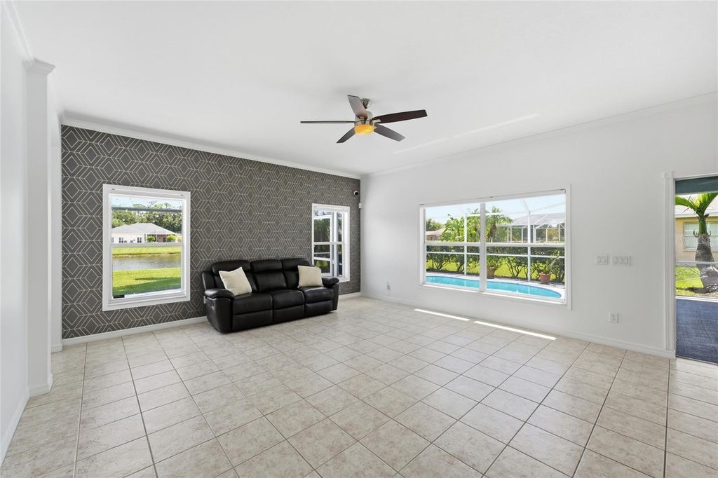 Image 16 of property listing at 12018 NORTHUMBERLAND DRIVE, Tampa, FL 33626