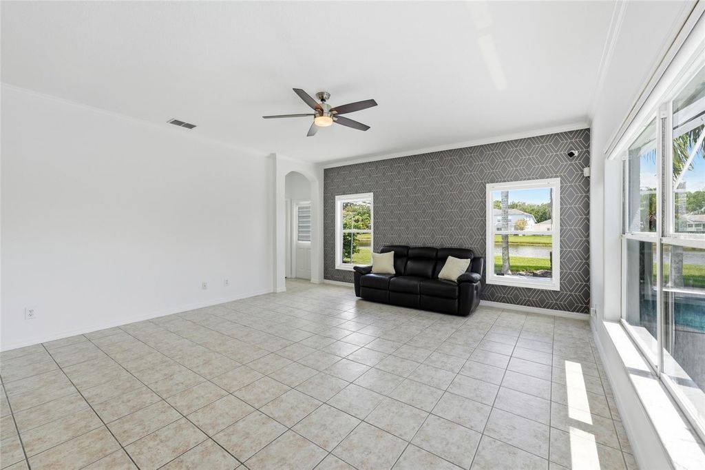 Image 17 of property listing at 12018 NORTHUMBERLAND DRIVE, Tampa, FL 33626