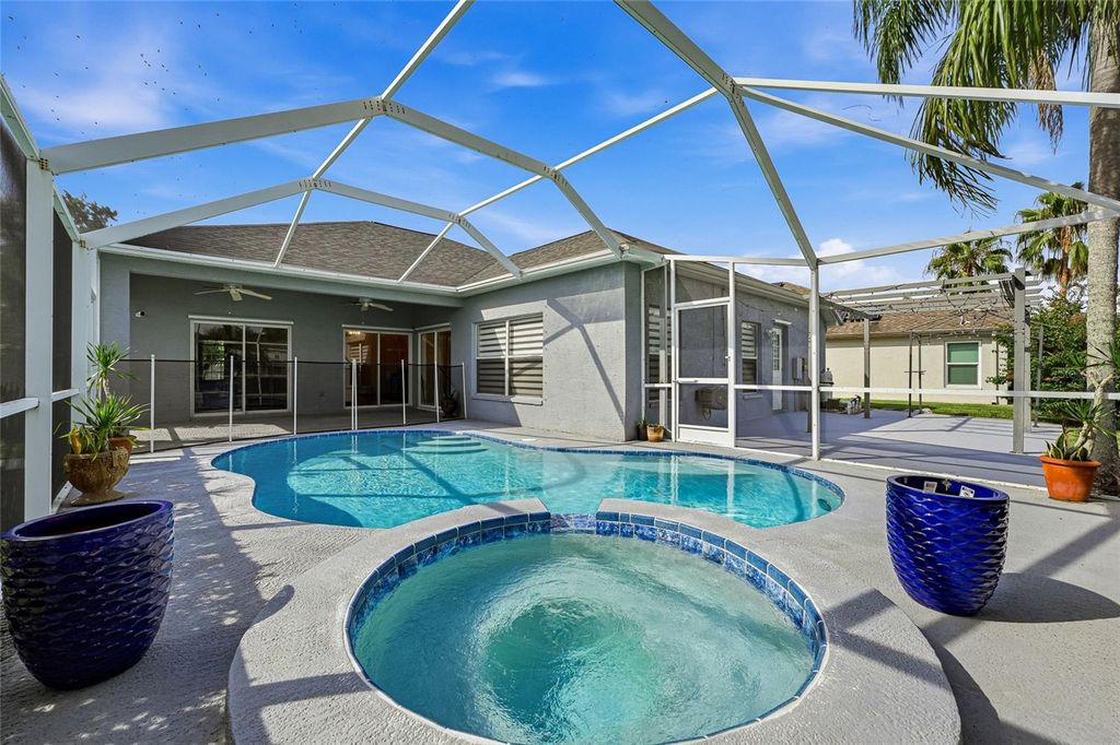 Image 38 of property listing at 12018 NORTHUMBERLAND DRIVE, Tampa, FL 33626