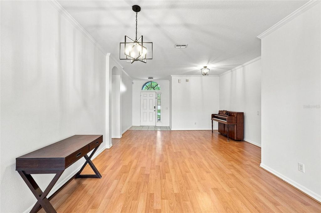 Image 8 of property listing at 12018 NORTHUMBERLAND DRIVE, Tampa, FL 33626