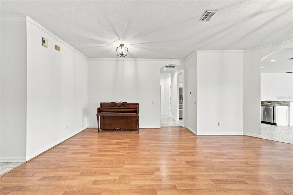 Image 9 of property listing at 12018 NORTHUMBERLAND DRIVE, Tampa, FL 33626