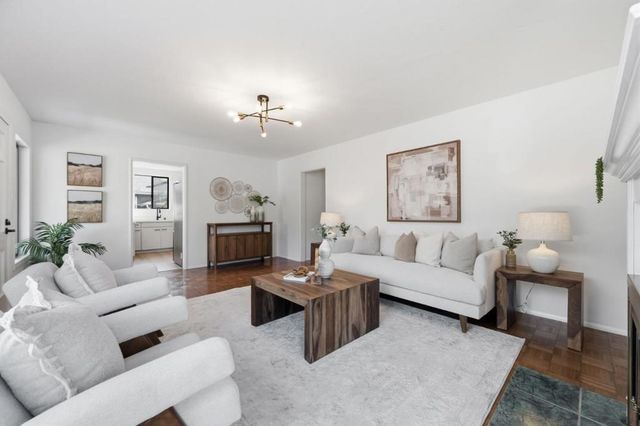 114 E Hillsdale Boulevard, San Mateo, CA 94403
