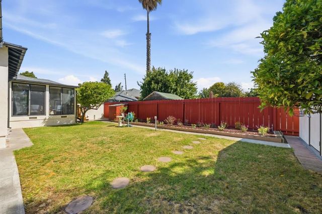 114 E Hillsdale Boulevard, San Mateo, CA 94403
