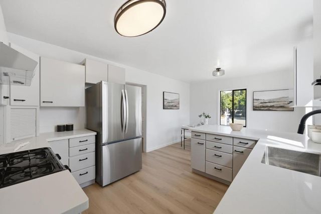 114 E Hillsdale Boulevard, San Mateo, CA 94403