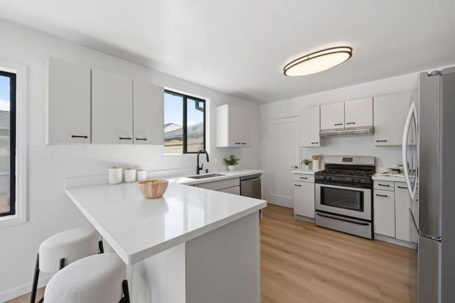 114 E Hillsdale Boulevard, San Mateo, CA 94403
