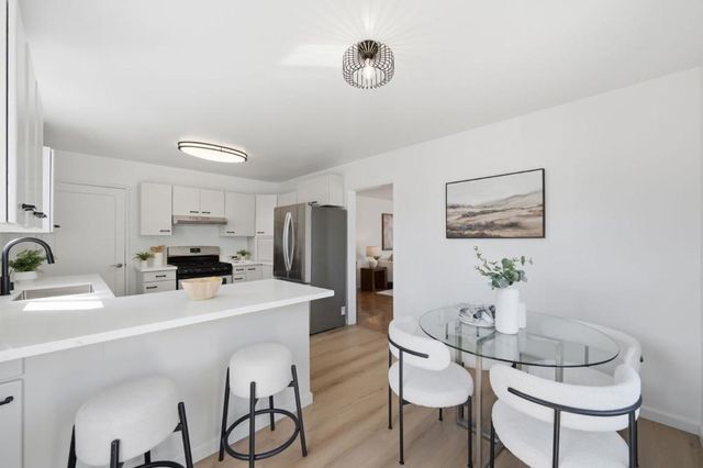 114 E Hillsdale Boulevard, San Mateo, CA 94403