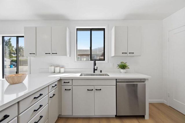 114 E Hillsdale Boulevard, San Mateo, CA 94403