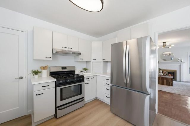 114 E Hillsdale Boulevard, San Mateo, CA 94403
