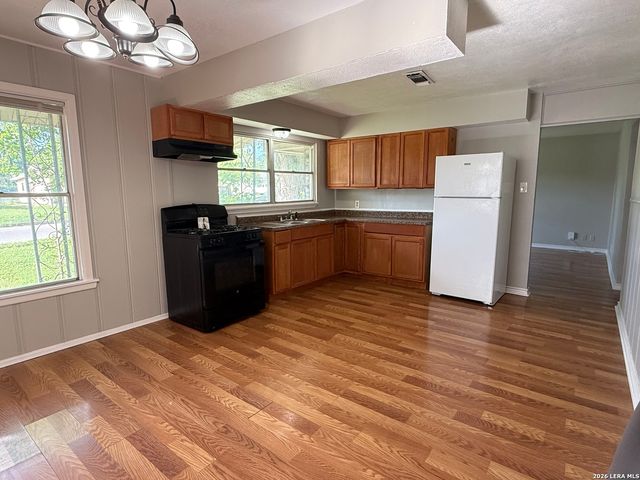 4318 DIAMONDHEAD DR, San Antonio, TX 78218