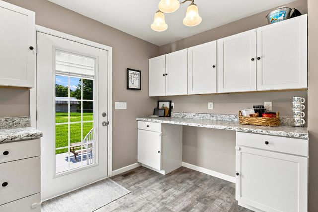 676 Parkway Dr, Smithville, TN 37166