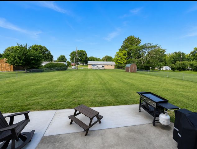 676 Parkway Dr, Smithville, TN 37166