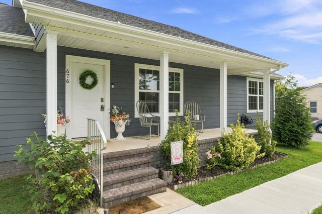 676 Parkway Dr, Smithville, TN 37166