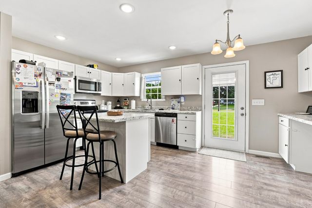 676 Parkway Dr, Smithville, TN 37166