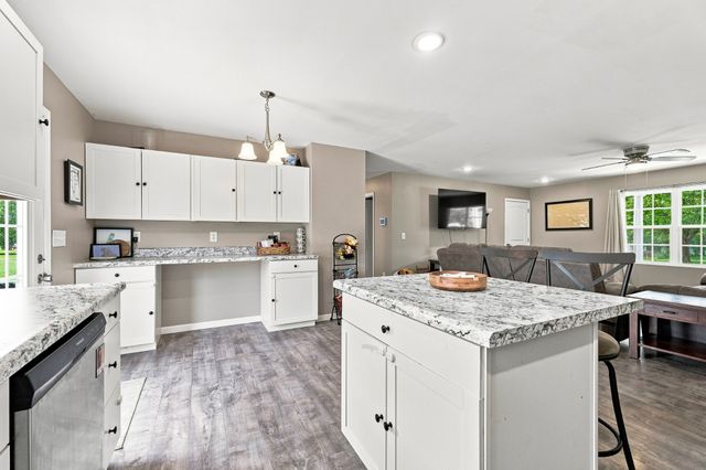 676 Parkway Dr, Smithville, TN 37166