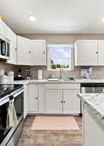 676 Parkway Dr, Smithville, TN 37166