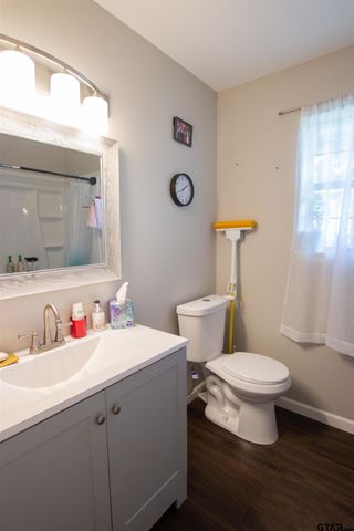 544 Cherry St, Chandler, TX 75758