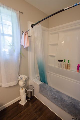 544 Cherry St, Chandler, TX 75758