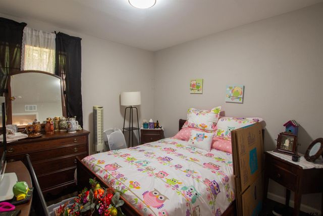 544 Cherry St, Chandler, TX 75758