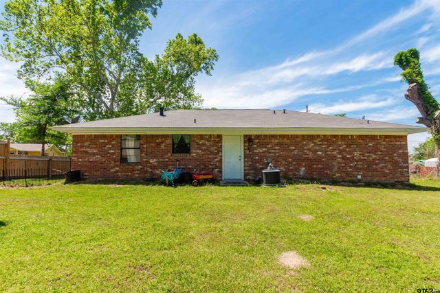 544 Cherry St, Chandler, TX 75758