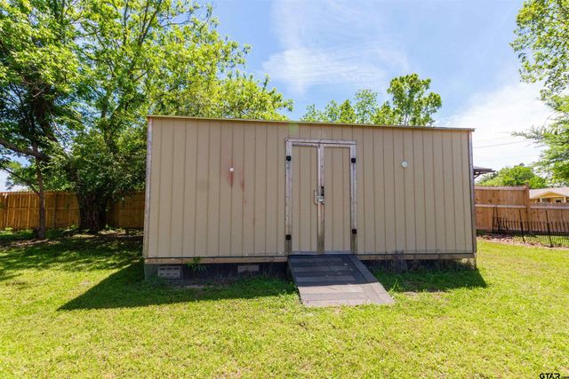 544 Cherry St, Chandler, TX 75758