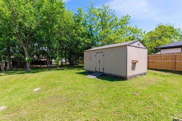 544 Cherry St, Chandler, TX 75758