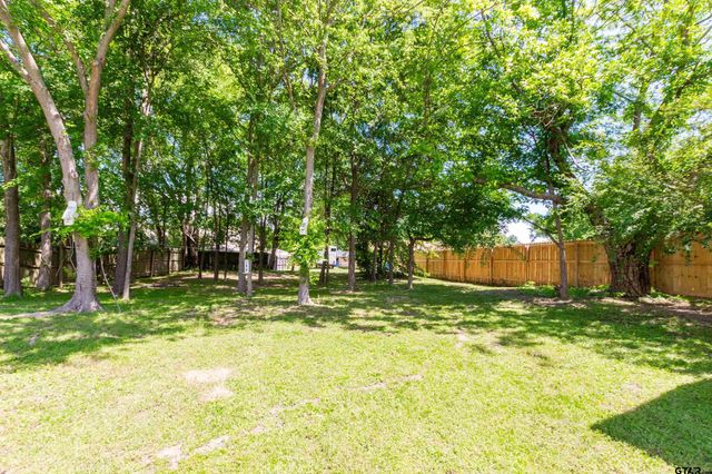 544 Cherry St, Chandler, TX 75758
