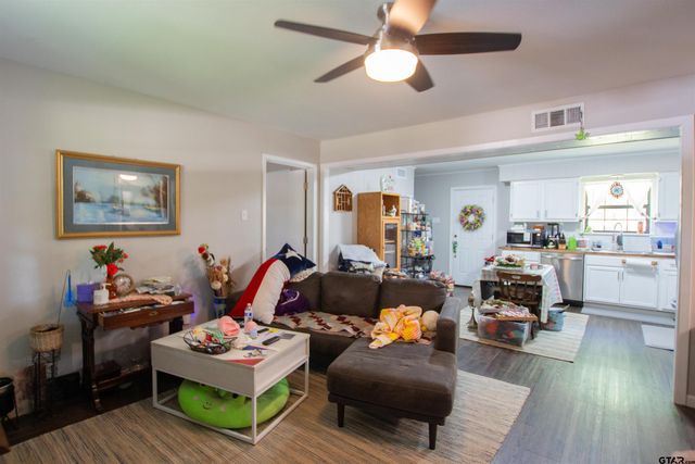 544 Cherry St, Chandler, TX 75758