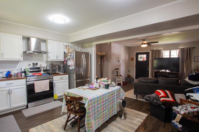 544 Cherry St, Chandler, TX 75758