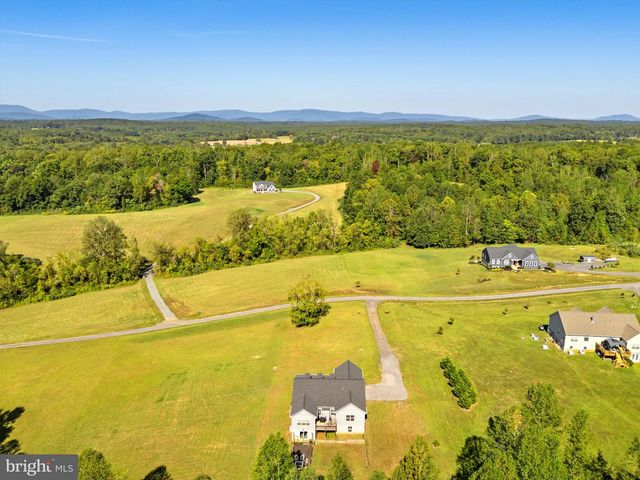 6471 SILK RD, Jeffersonton, VA 22724