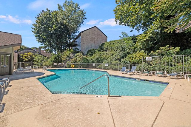 2437 Bedford Street F17, Stamford, CT 06905