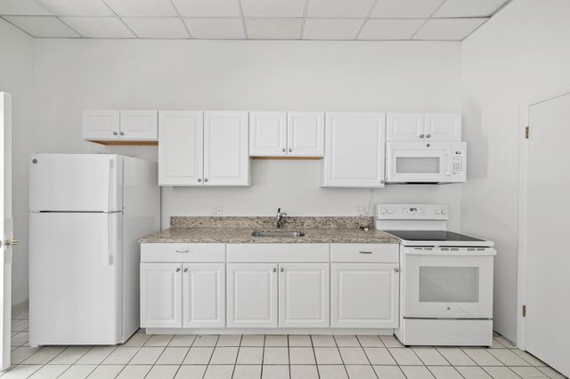 2437 Bedford Street F17, Stamford, CT 06905