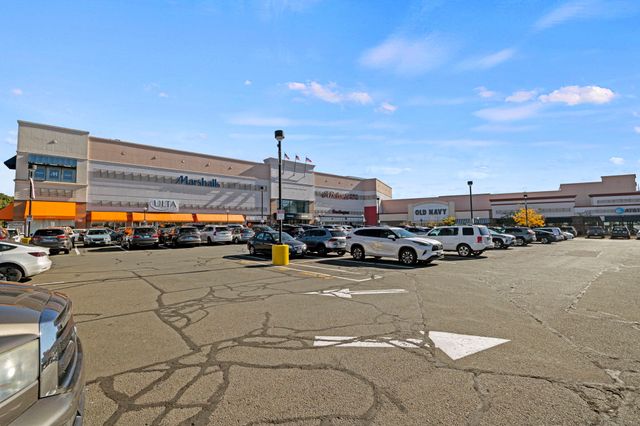 2437 Bedford Street F17, Stamford, CT 06905