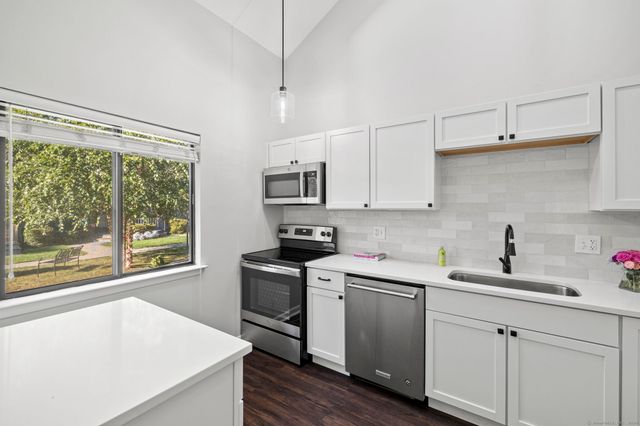 2437 Bedford Street F17, Stamford, CT 06905