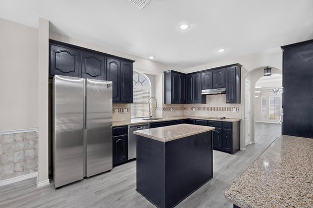 5919 Ridgeway Drive, Grand Prairie, TX 75052