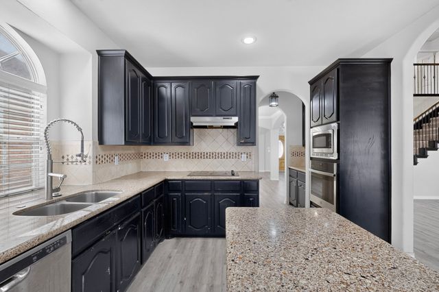 5919 Ridgeway Drive, Grand Prairie, TX 75052