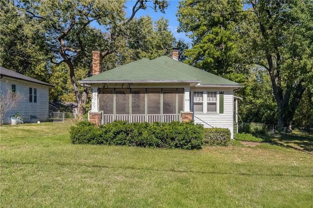 714 E Gudgell Avenue, Independence, MO 64055