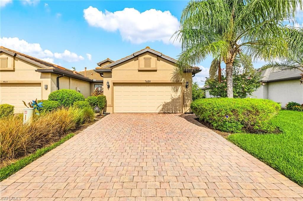 7659 Jacaranda LN, Naples, FL 34114