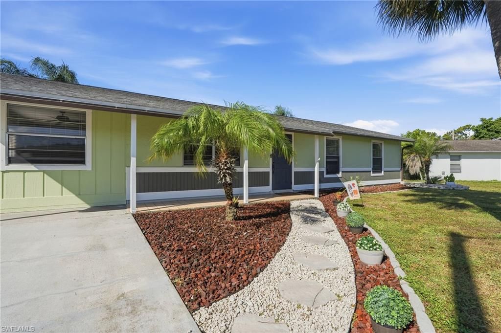 19368 Coraltree CT, LEHIGH ACRES, FL 33936 — photo 2