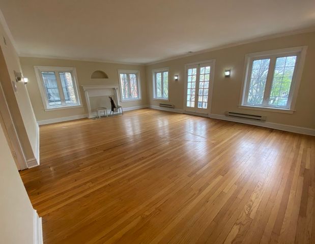 2029 W Jarvis Avenue 2, Chicago, IL 60645
