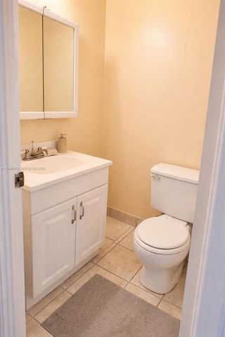 500 Bayview Dr 1225, Sunny Isles Beach, FL 33160