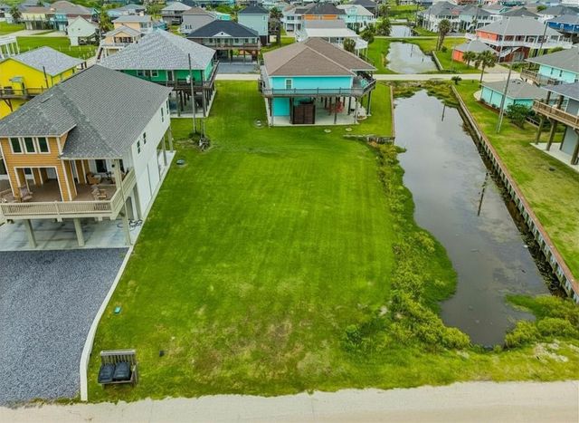 946 Sue Drive, Crystal Beach, TX 77650