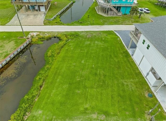946 Sue Drive, Crystal Beach, TX 77650