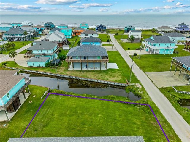 946 Sue Drive, Crystal Beach, TX 77650