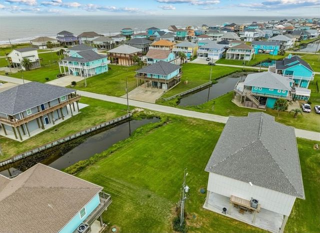 946 Sue Drive, Crystal Beach, TX 77650